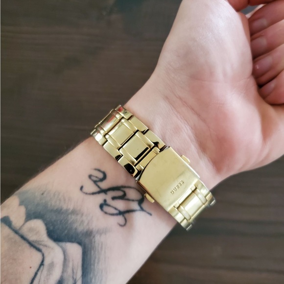 Guess Chronograph Gold Tone W0193G1 - Picture 4 of 8